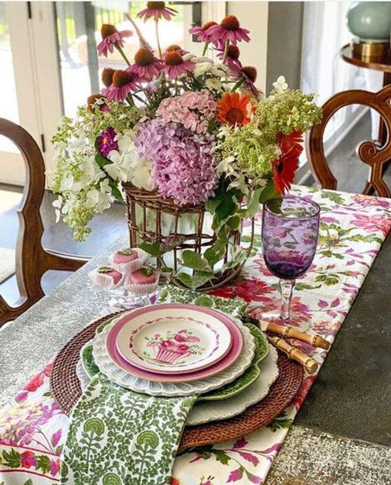 Mix and match vintage tablesetting