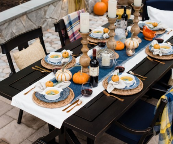 Fall tablesetting outdoors
