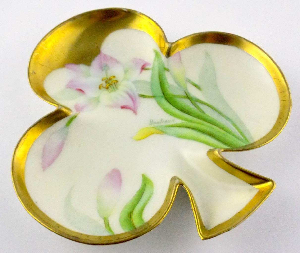 Porcelain clover shaped dish