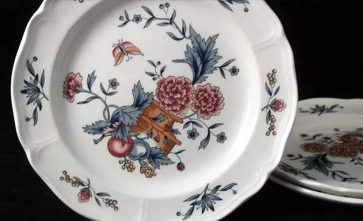 Floral plate set with butterfly