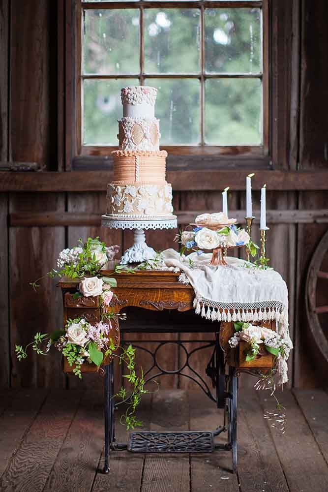 Wedding cake and vintage props (Photo by: weddingforward.com)